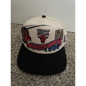 Vintage 1996 NBA Championship Chicago Bulls SnapBack Hat - Used